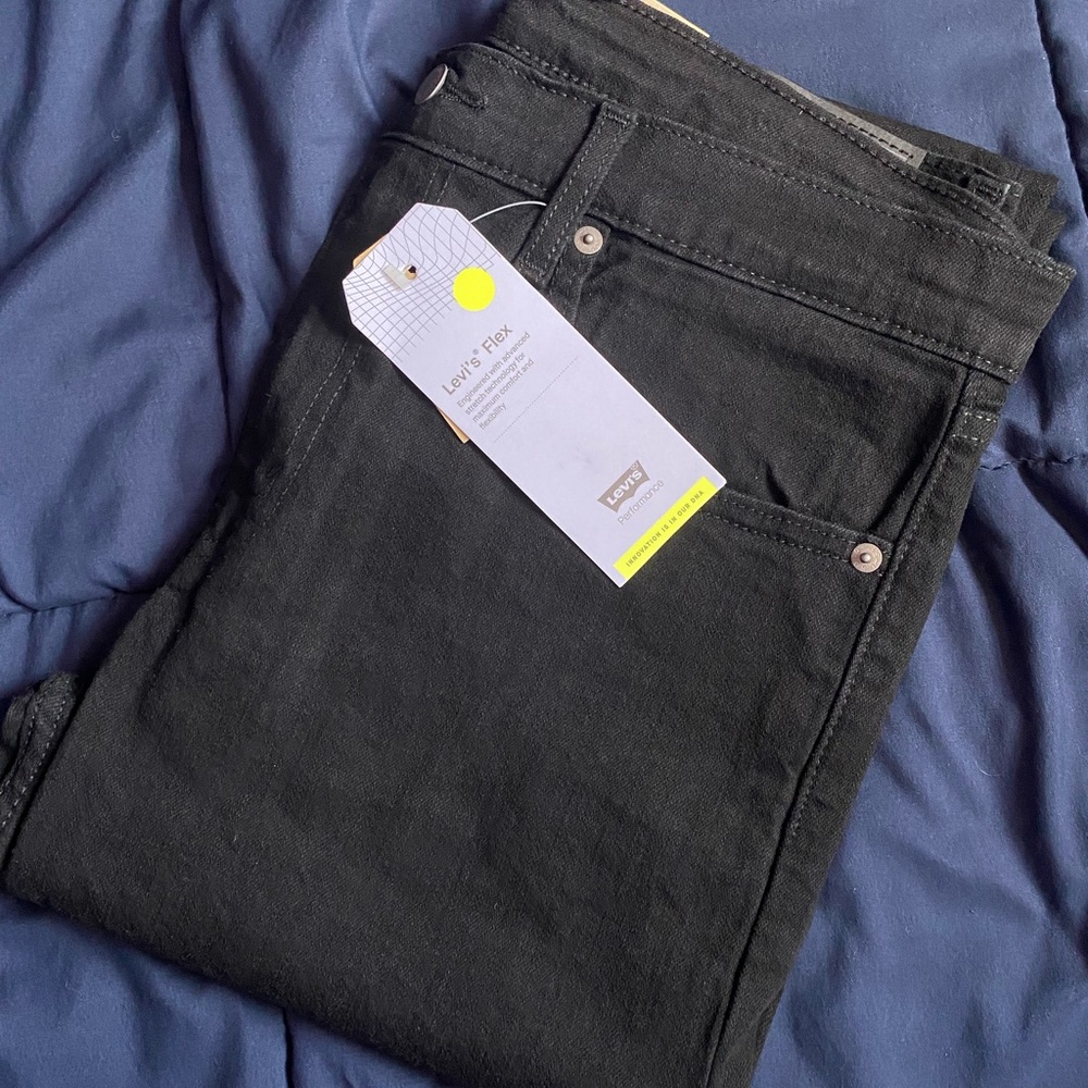 NEW WITH TAGS Levi’s 512 Slim Taper Black Jeans (32x32)